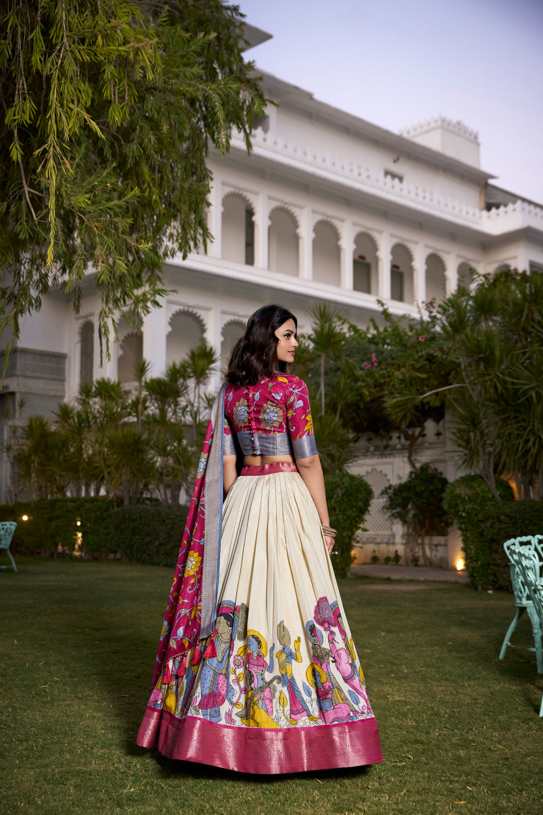 Presenting a perfectly blended Tussar silk lehenga for charm