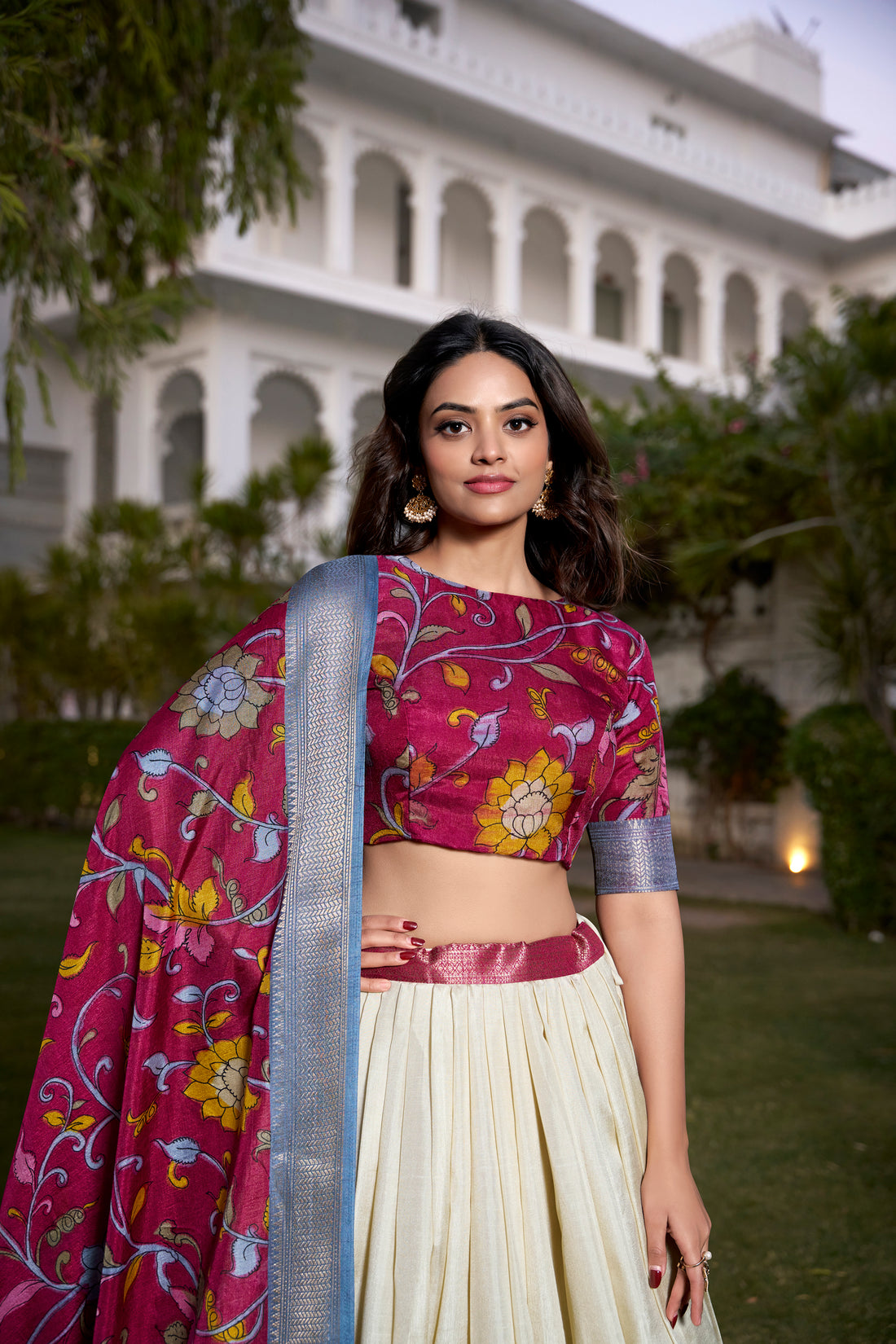 Presenting a perfectly blended Tussar silk lehenga for charm
