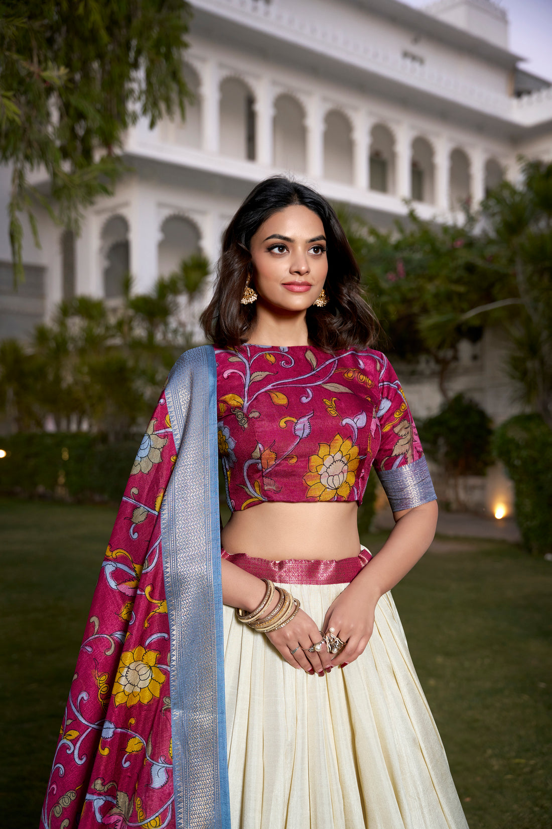 Presenting a perfectly blended Tussar silk lehenga for charm