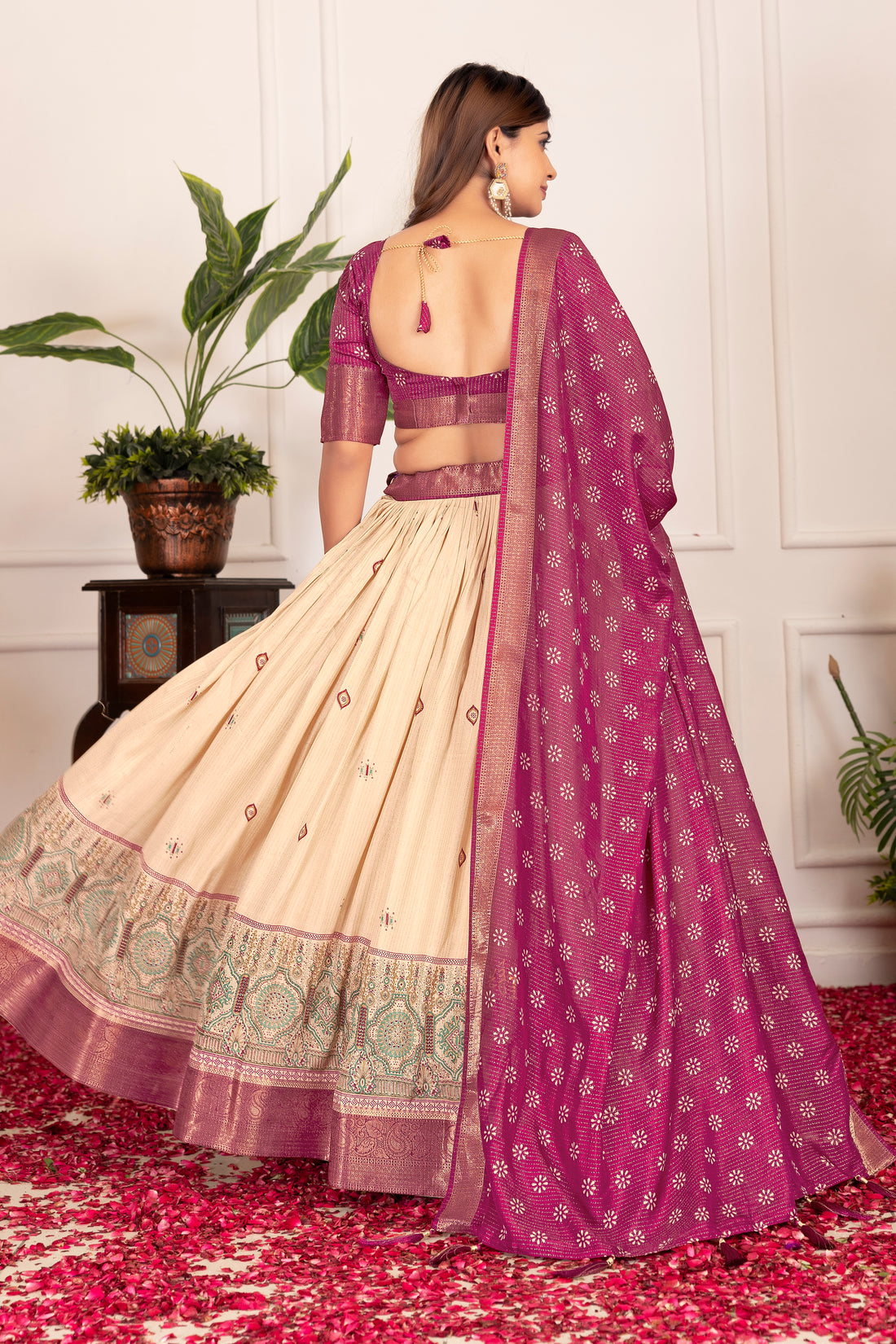 Tussar silk lehenga for festive season to charm your look!✨