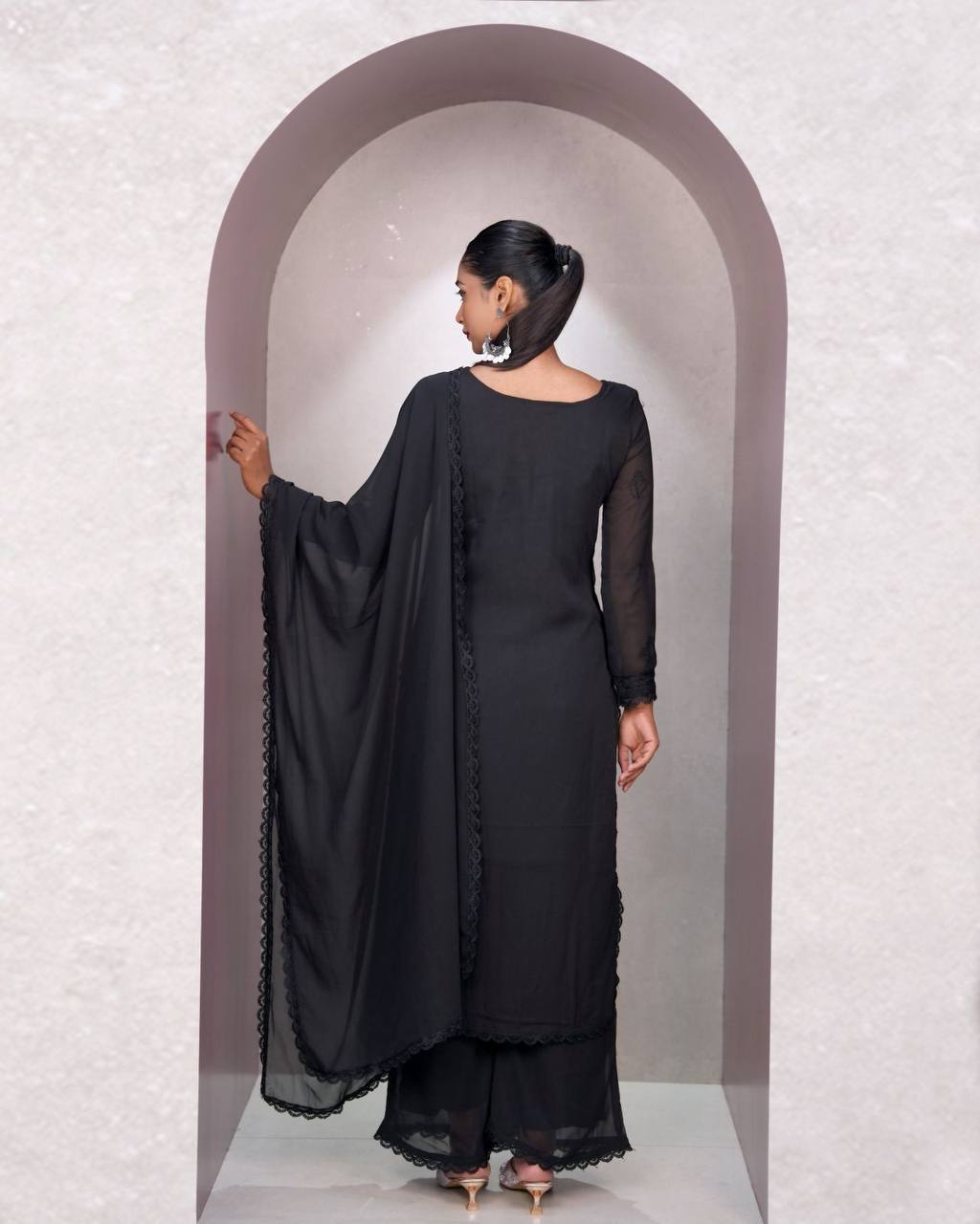 chikankari embroidery 3 pic suit