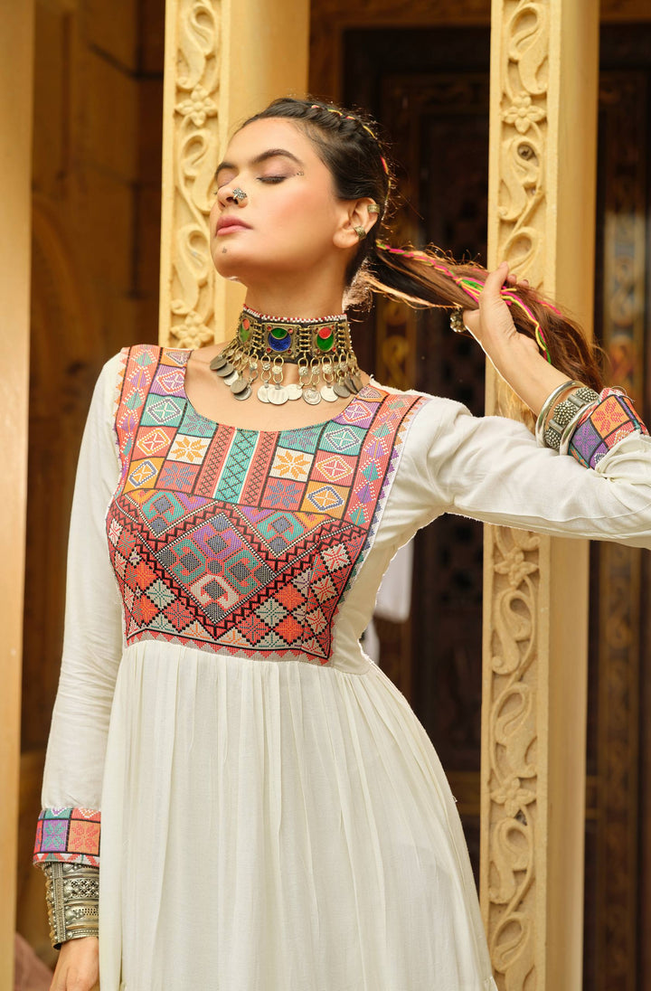 GAMTHI LOOK BEAUTY