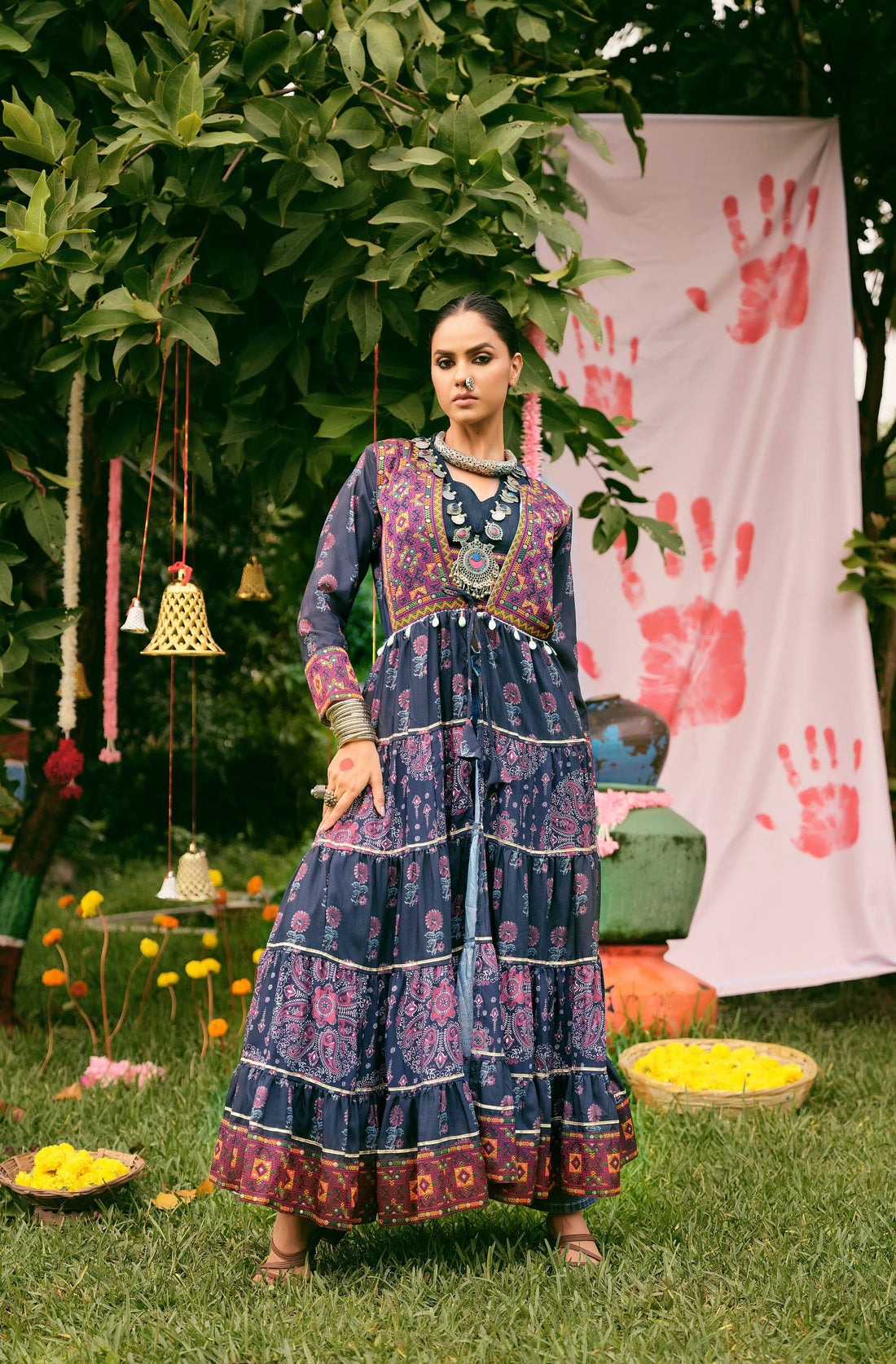 TREDISHNAL LOOK WITH FANCY COLORS