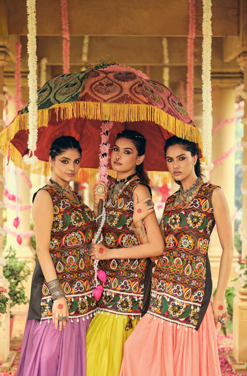 TREDISHNAL LOOK WITH GAMTHI WORK