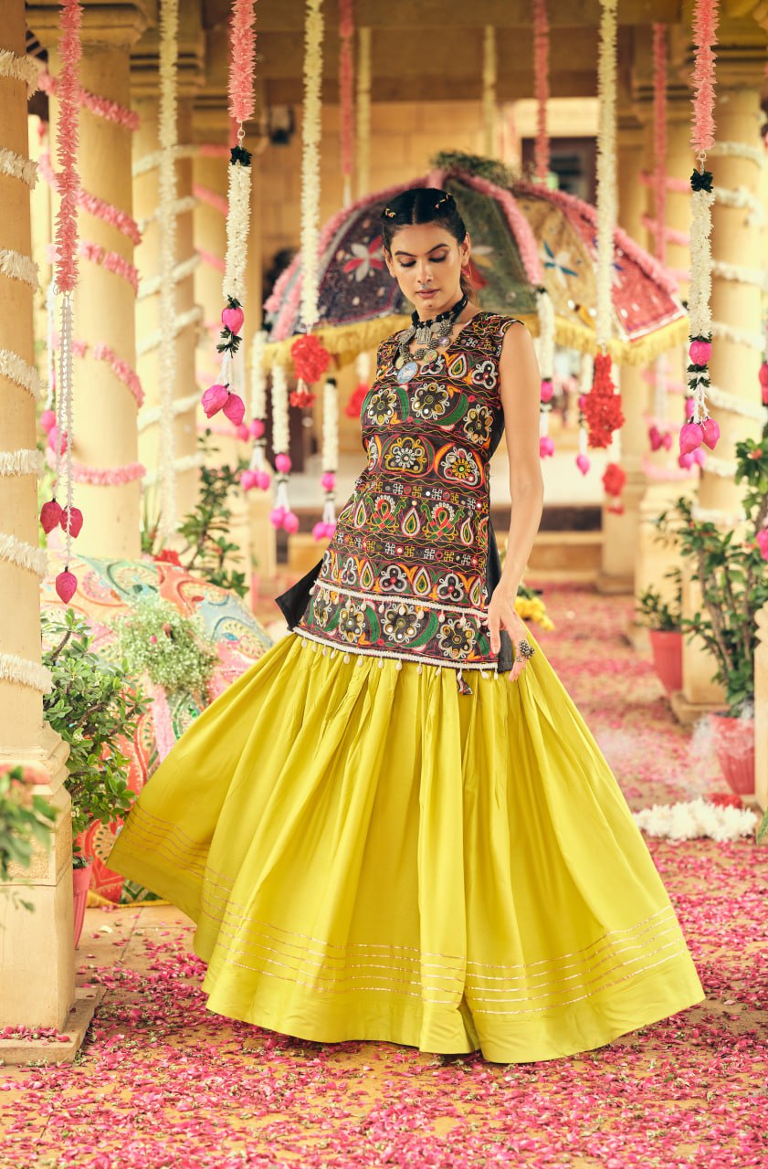 TREDISHNAL LOOK WITH GAMTHI WORK