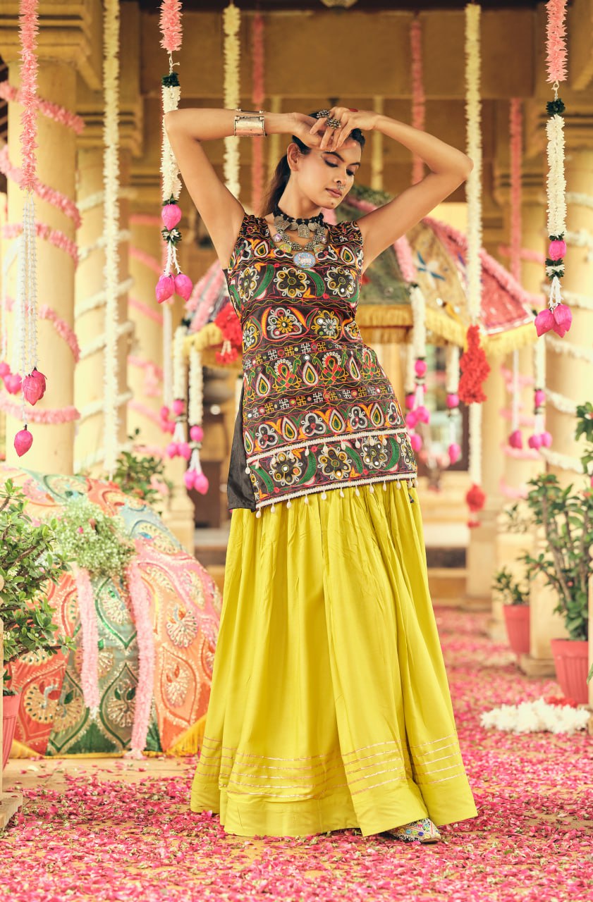 TREDISHNAL LOOK WITH GAMTHI WORK