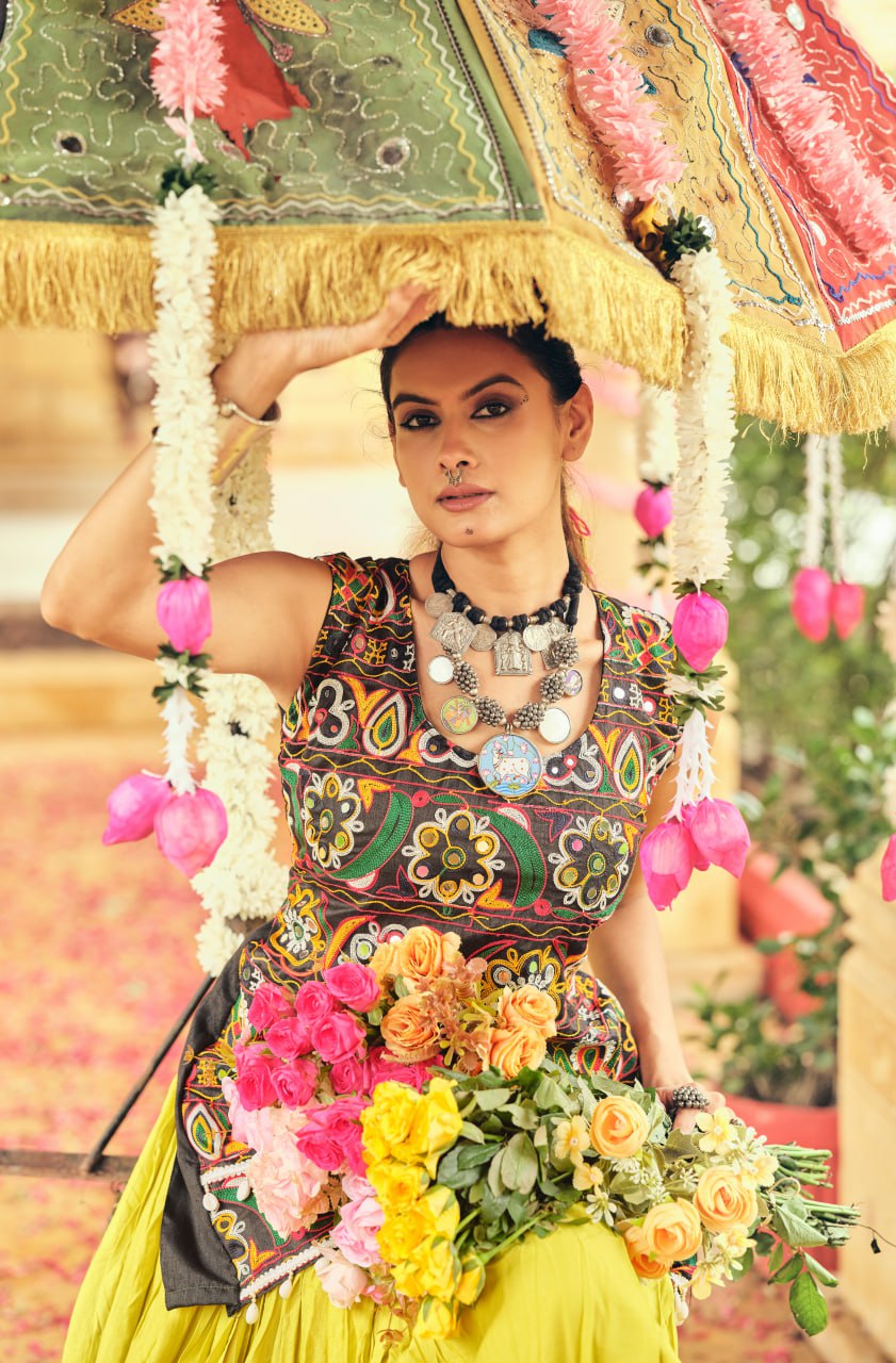 TREDISHNAL LOOK WITH GAMTHI WORK
