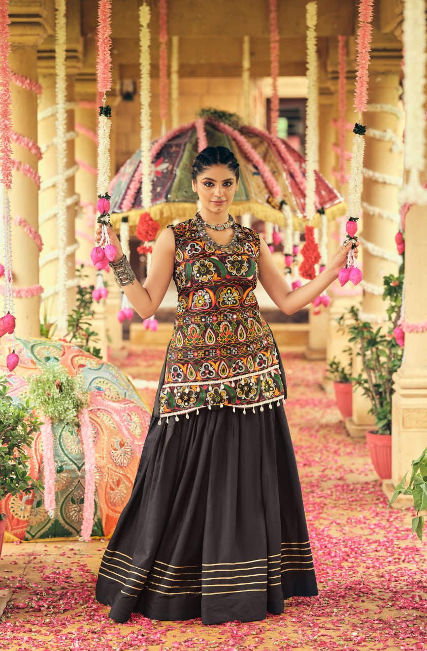 TREDISHNAL LOOK WITH GAMTHI WORK