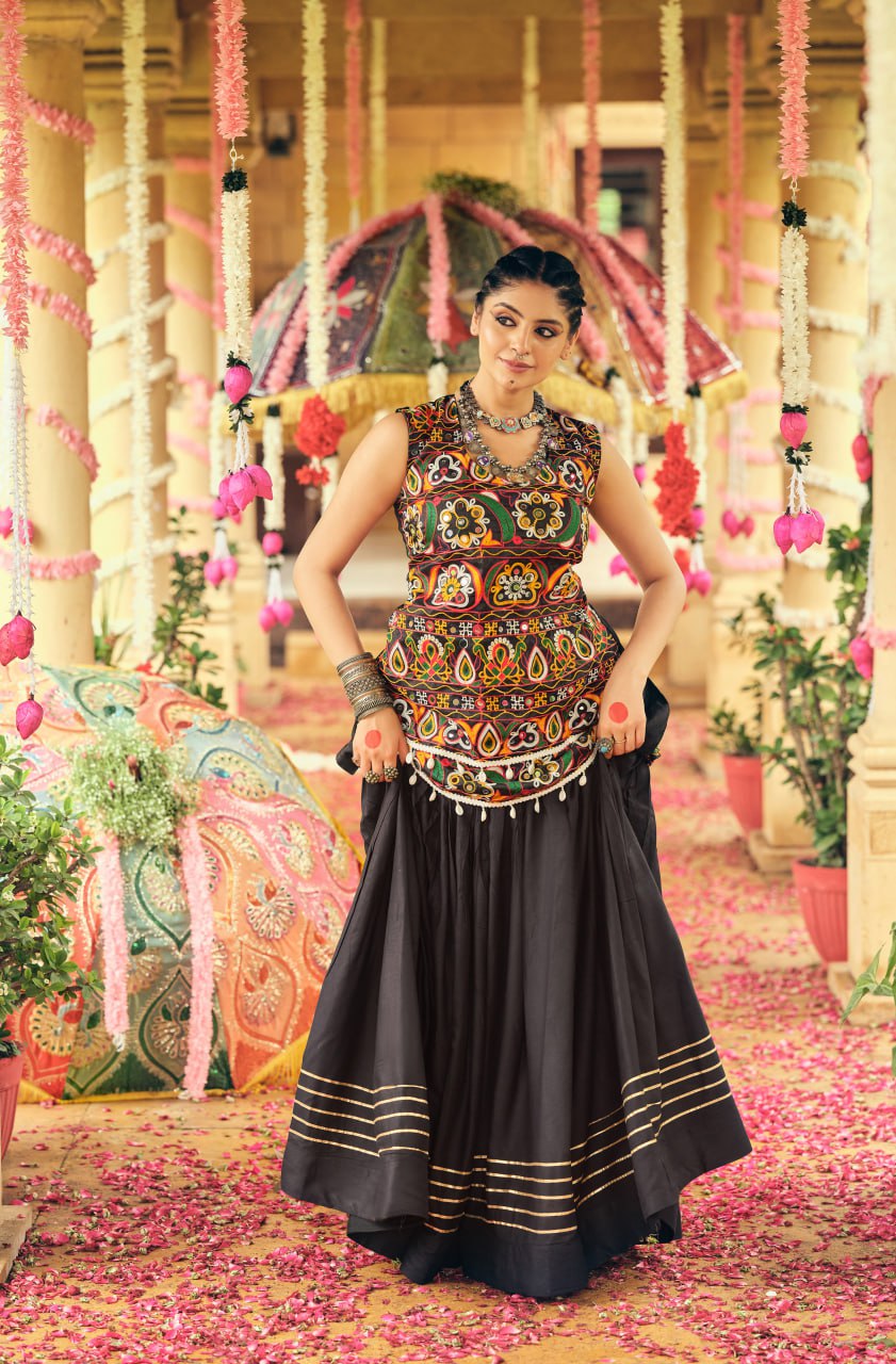TREDISHNAL LOOK WITH GAMTHI WORK