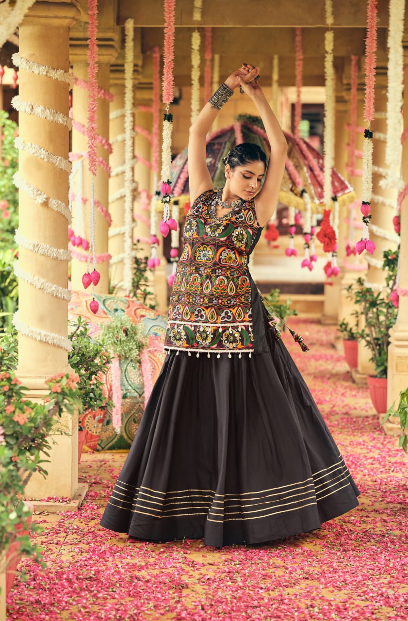 TREDISHNAL LOOK WITH GAMTHI WORK